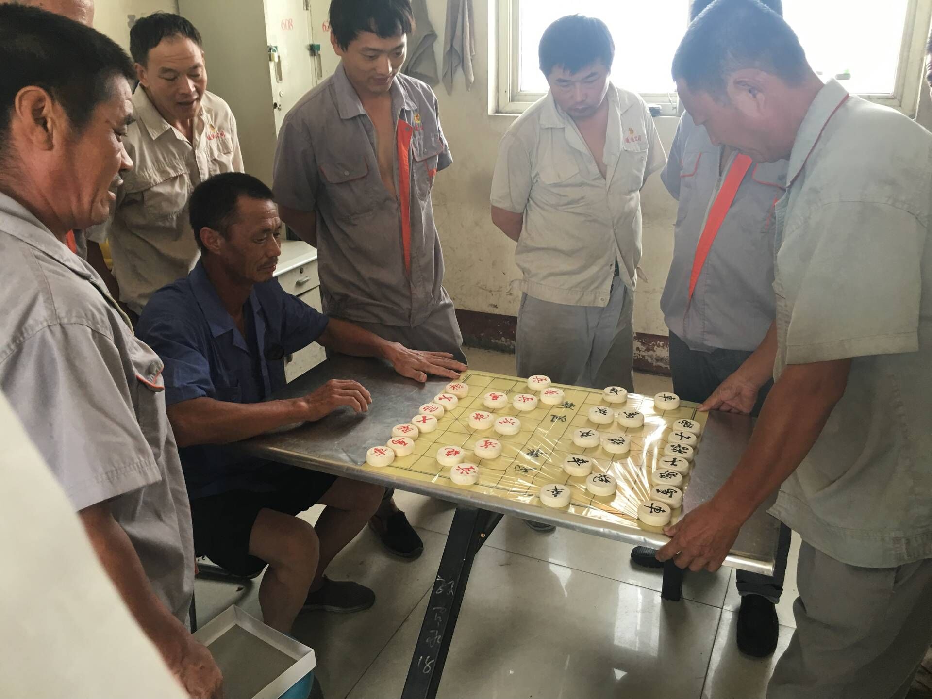 兗州勞務(wù)公司組織勞務(wù)工下象棋比賽